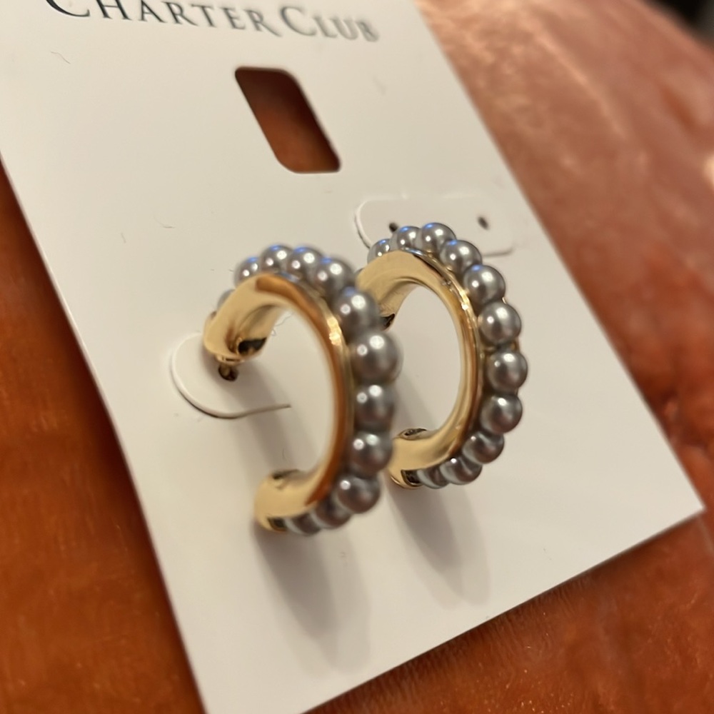 NWT small gold and gray pearl hoop earrings